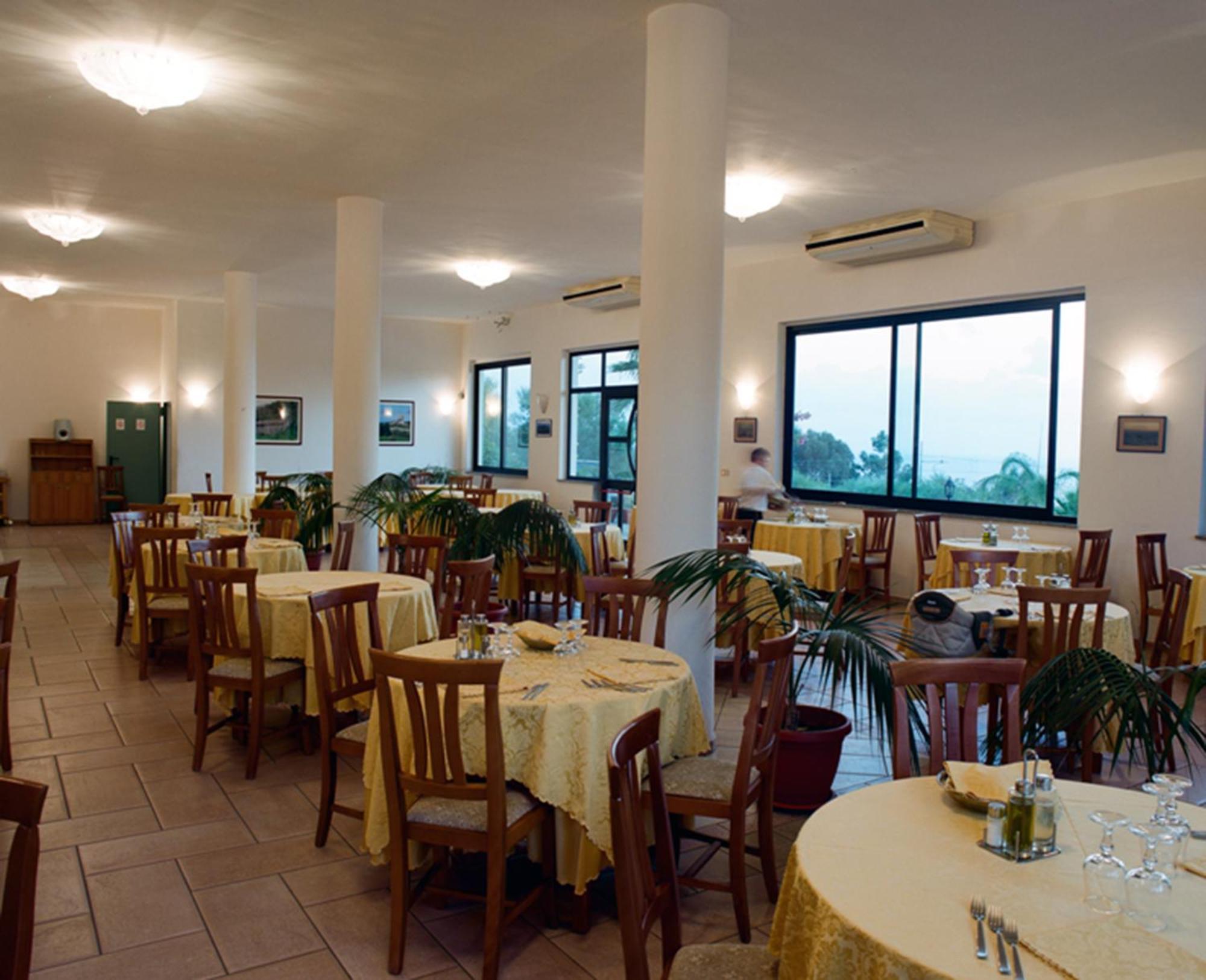 Villaggio Pineta Petto Bianco Capo Vaticano Ngoại thất bức ảnh