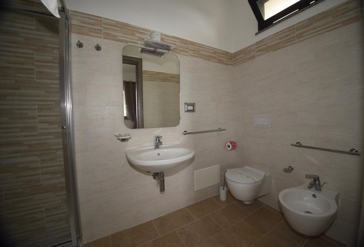 Villaggio Pineta Petto Bianco Capo Vaticano Phòng bức ảnh